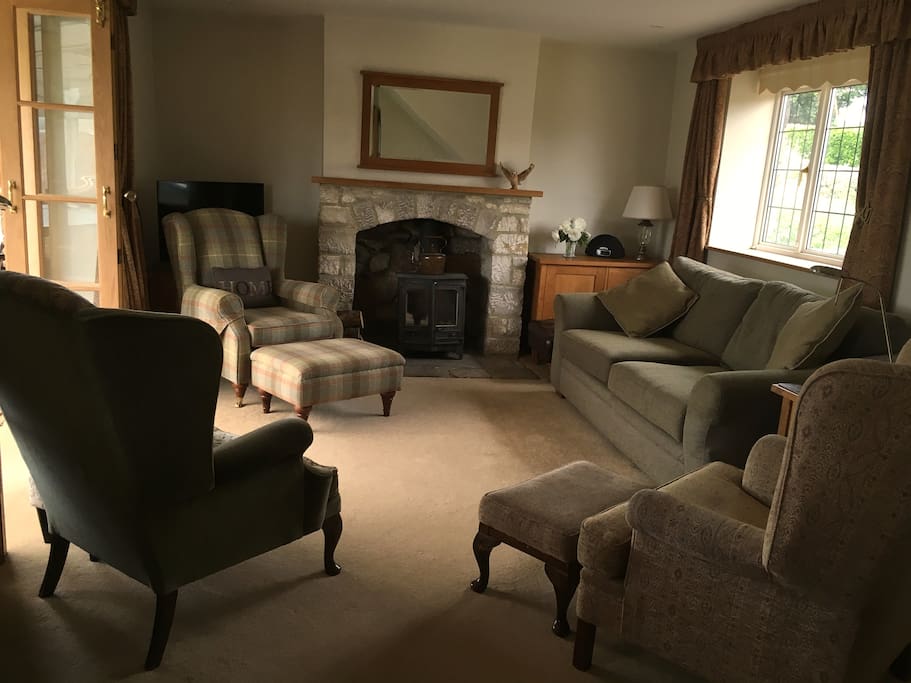 Luxurious lounge with full WiFi access, Smart TV and comfortable seating for six.