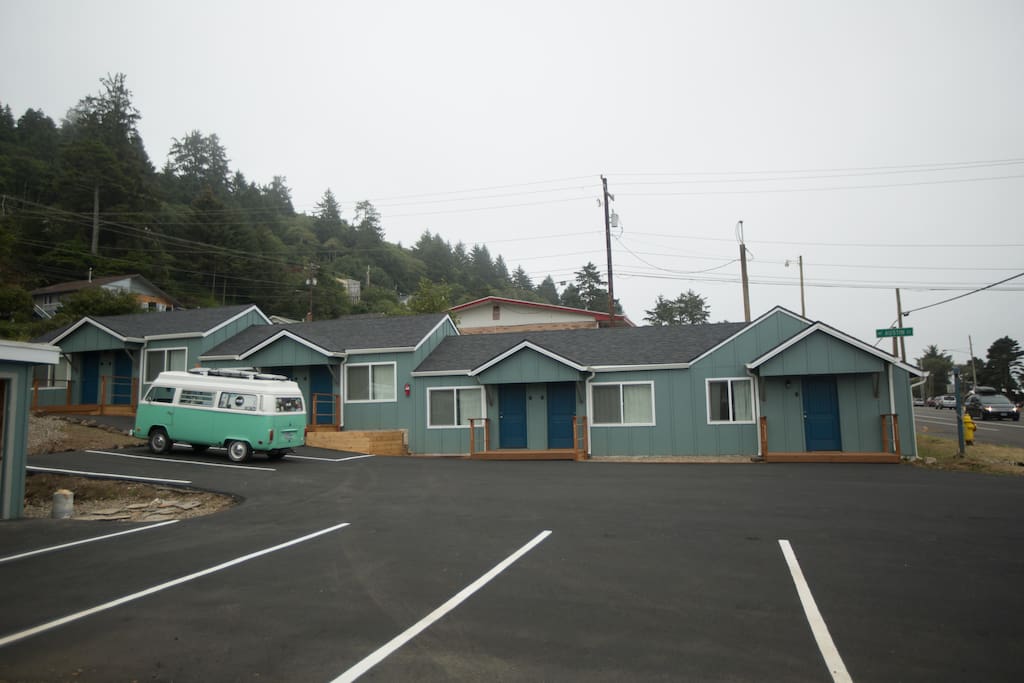 Located just blocks from the heart of Depoe Bay, the off street parking at the Whale Inn allows our guests to enjoy all that the village has to offer without the parking hassle!