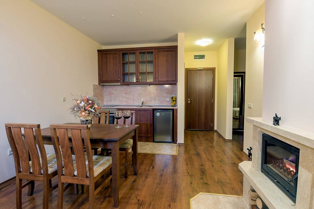 Kitchen box with a mini fridge , oven and stove, kitchenware, silverware, glassware all included for you chef masters. Voalá!