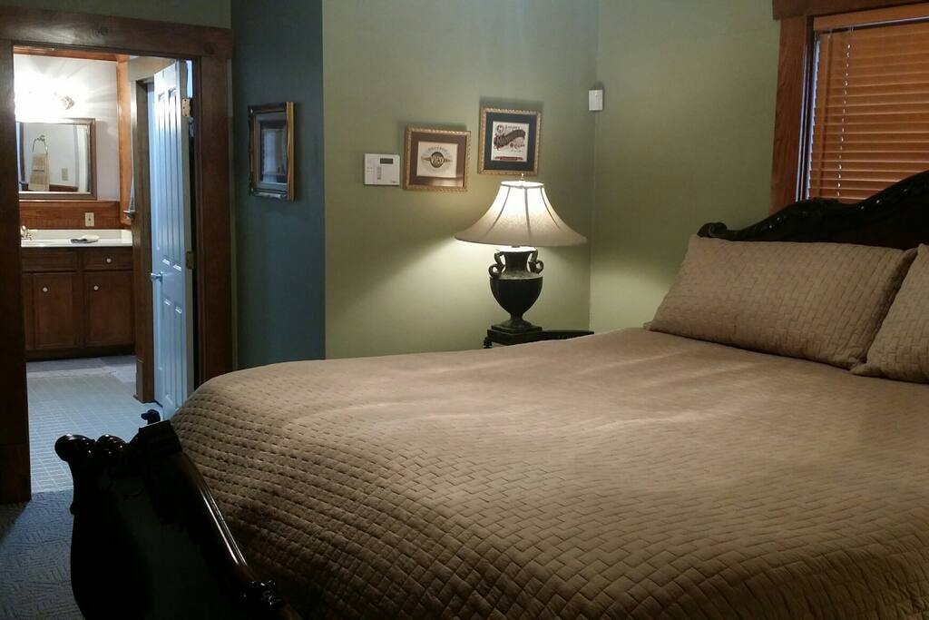 Master Bedroom - Bath