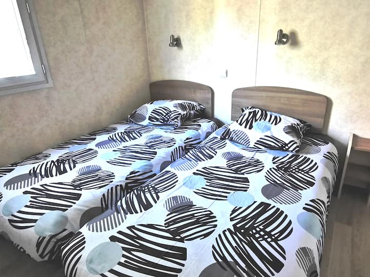 Godoro lenye tarehe ya Oktoba 2021. 