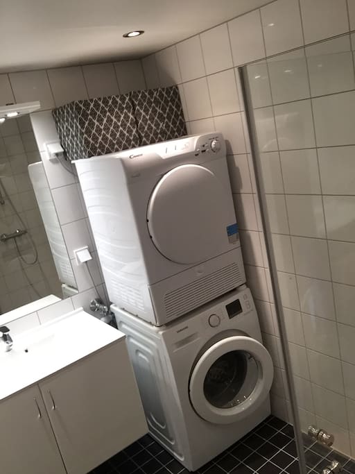 Bad med vaskemaskin og tørketrommel