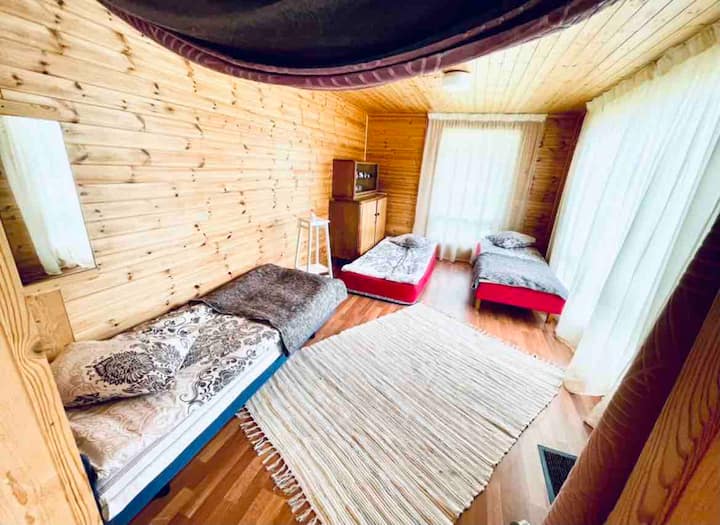 A két hálószoba közül a második, amely a nyaralóban található ( 10 méterre a főháztól ).