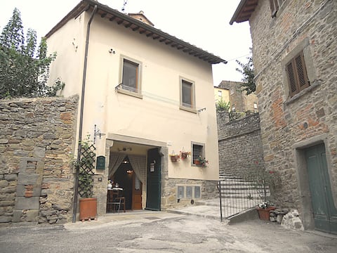Successful Airbnb property: Stefy apartment, typical in Tuscan style in Cortona