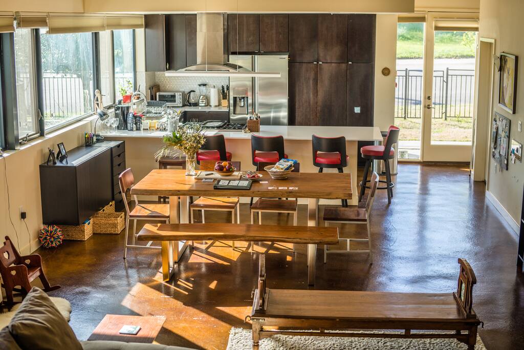 Open floor plan - kitchen and living