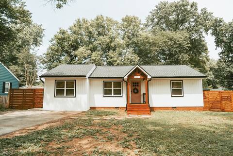 Jolene’s Place in Springbrook Park by TYS airport