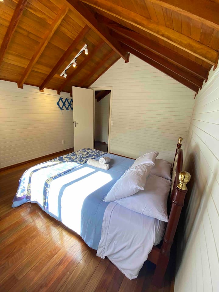 Upper bedroom - Double bed