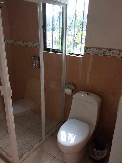baño privado moderno