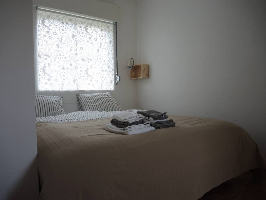 Quarto - Duas Camas Solteiro ou Unidas Cama de Casal King-Size (180x200)