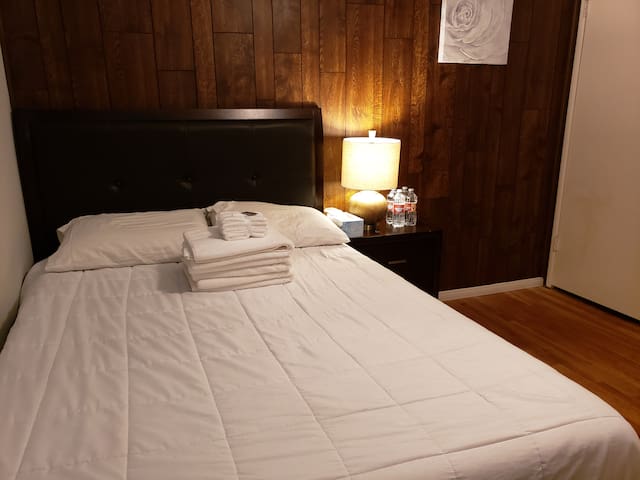 Nice house minute from Disneyland