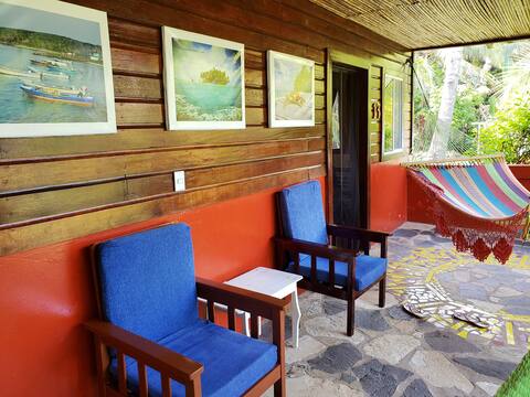 Paraiso Beach Hotel, room max 4p, breakfast inc.