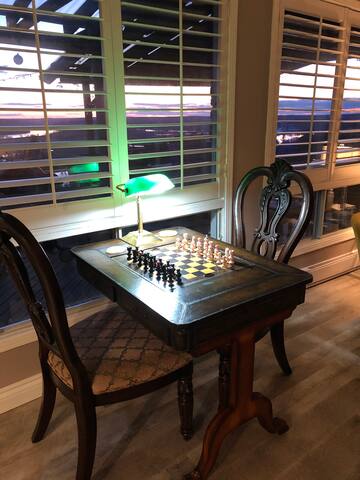 Million $ view, pool, hot tub, 12 min downtown! gallery image 4