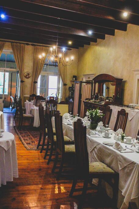 breakfast room