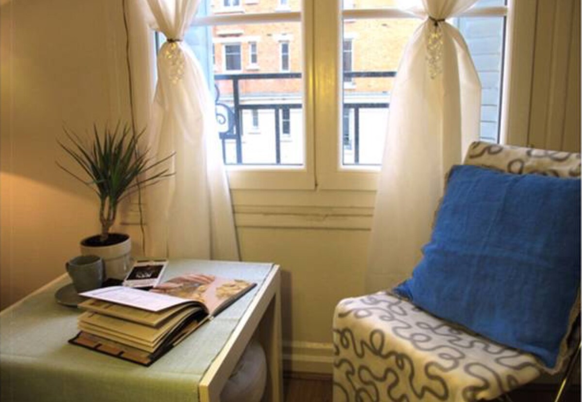 Propriété Airbnb réussie: Nice room in Courbevoie near La Défense à Courbevoie