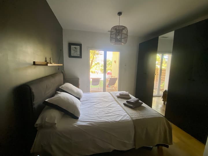 غرفة النوم 1
160 سم لتر
غرفة رقم1
سرير بحجم كوين