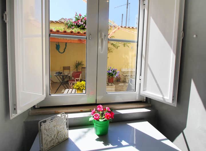 Alfama Cozy Apartment With Sunny Patio 2p - Alfama
