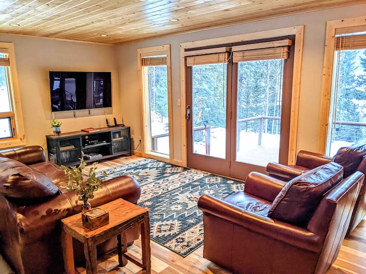 Pet-friendly Private Mountain Getaway On 6-acres - Colorado