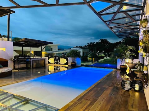 Luxury Pool house & Jacuzzi, Best in town