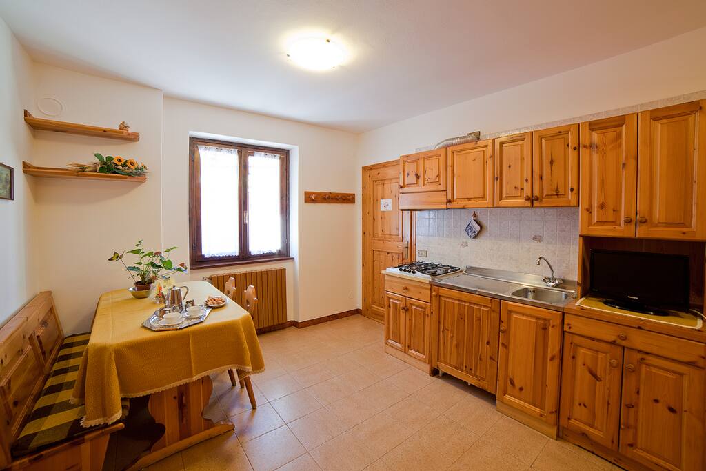 Angolo pranzo e cucina