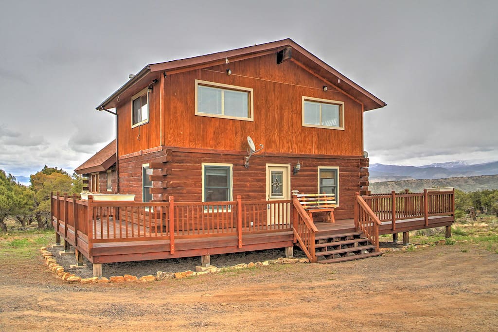 Fond memories and outdoor adventures await you at this cozy Montrose vacation rental home!