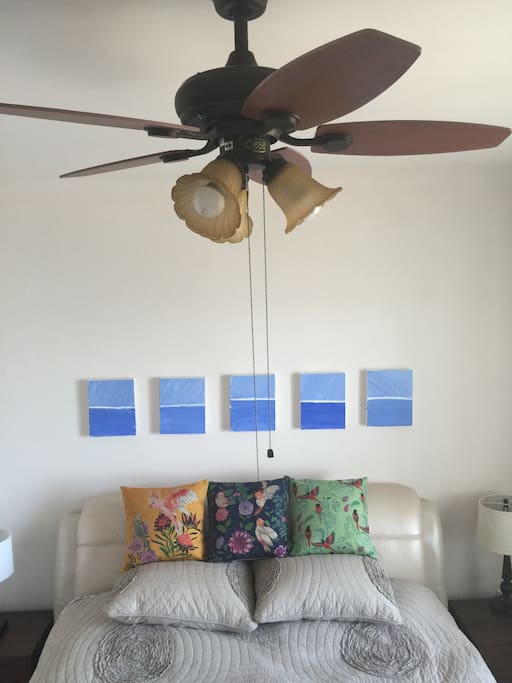Master bedroom with queen sized bed, ceiling fan n Toshiba A/C.