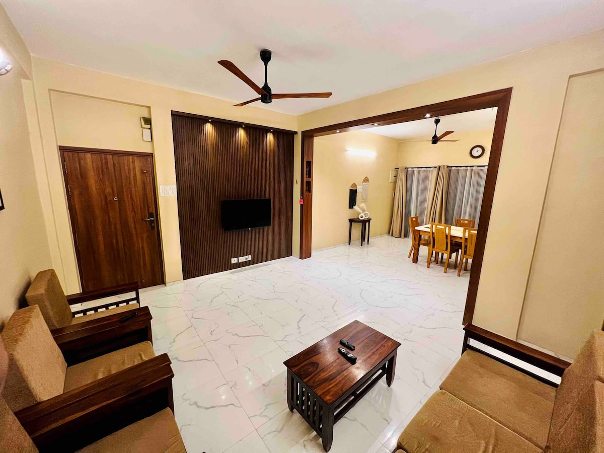 Cozy 2BHK near Apollo First Med — Mayfair Stays