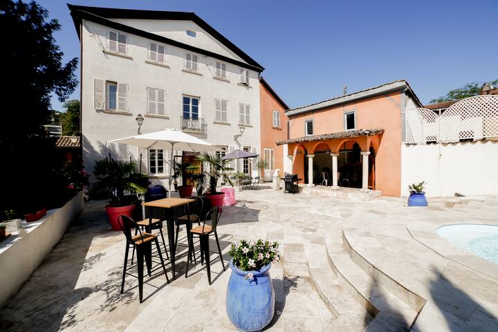 Maison de ville du XVIIIe siècle , piscine Lyon 9 gallery image 2