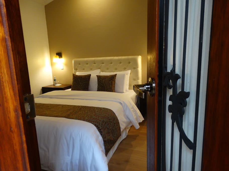 HABITACIÓN INDIVIDUAL O MATRIMONIAL