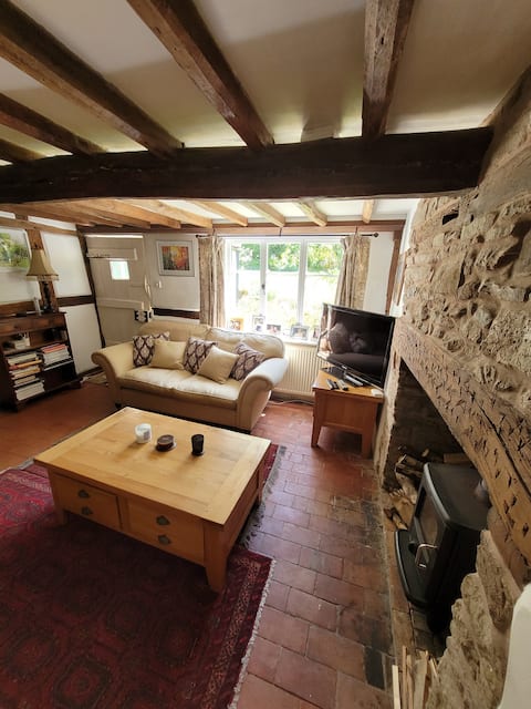Top performing Airbnb: Cosy two bedroom cottage with period features. in County Of Herefordshire
