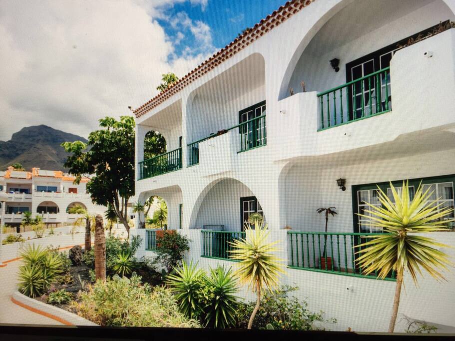 Charming and renovated apartment with private terrace.