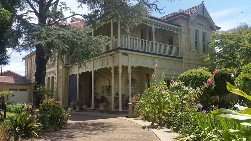 ASTON HOUSE Large Suite Top Location