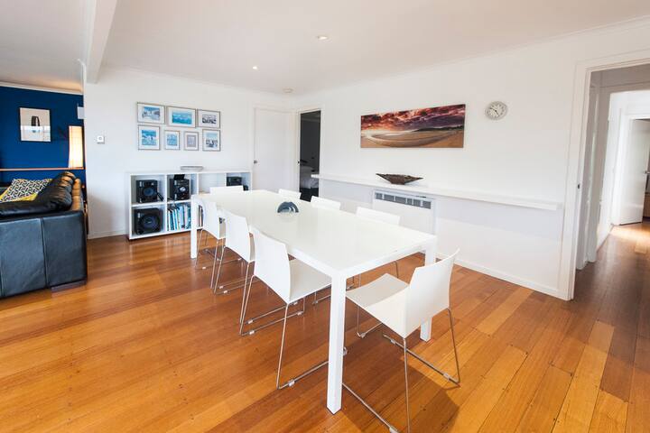 Lorne house- A Beach Retreat with a view gallery image 2