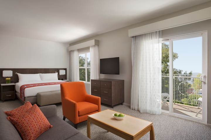 Spacious Suite with Kitchen