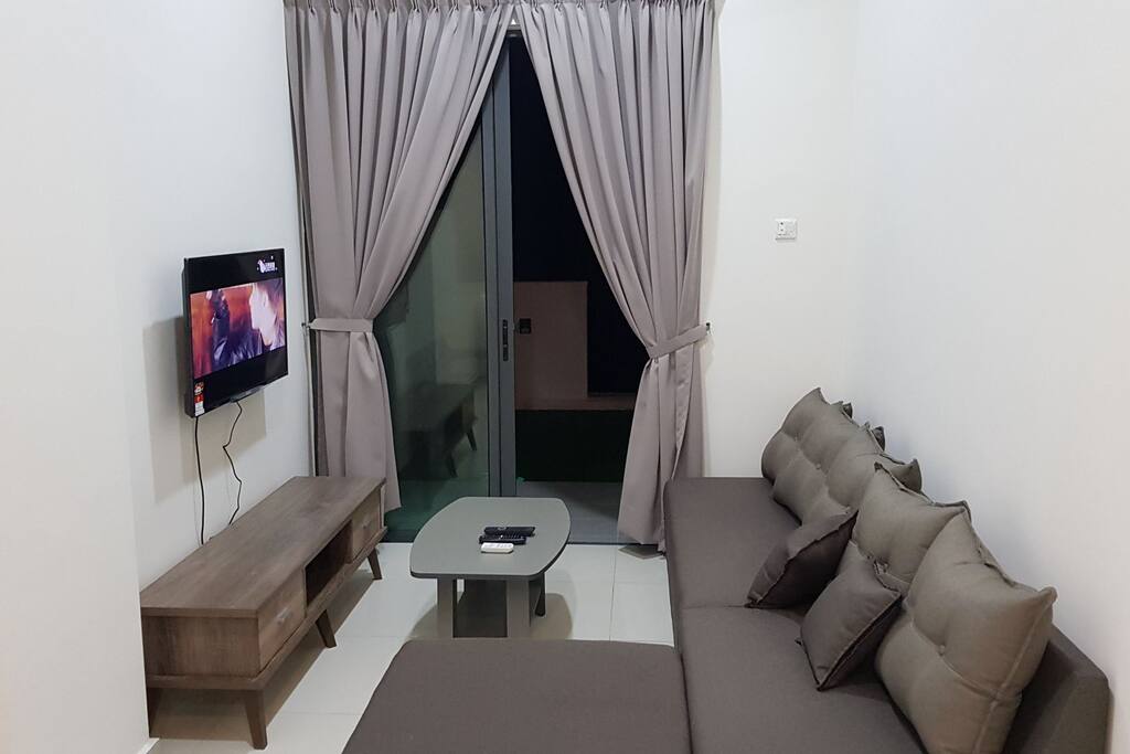 Living room with cosy lounge set & 40" TV with satellite receiver (Astro)