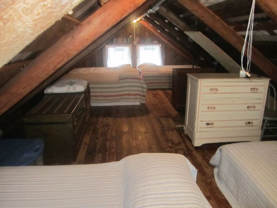 Loft sleeps 9 but we try to limit to groups of 6 or less.