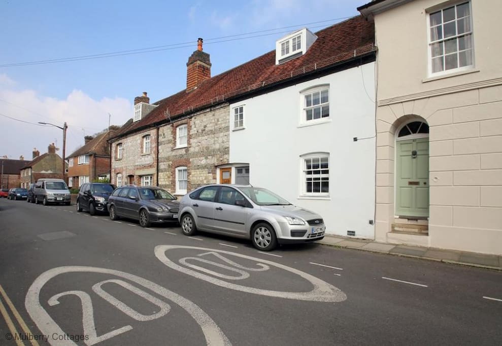 Centrally located in Lewes, independent shops, restaurants and pubs all in walking distance. Parking permits available on request