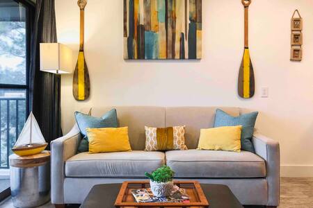 Modern Beach Front Condo, Steps to the beach