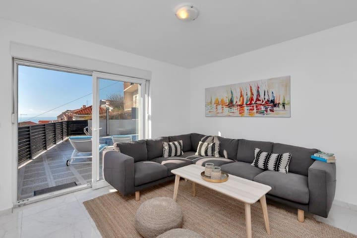 Check in -tourist agency managed Airbnb listing 1