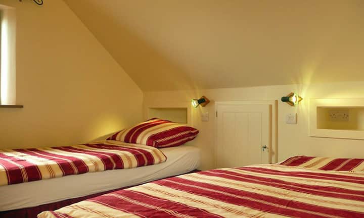 საძინებელი 2 „Mein Herzenswunsch“‑ში, რომელიც მდებარეობს კერის გრაფსტვოში, ირლანდიის სამხრეთ‑დასავლეთ ნაწილში.