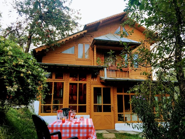 Airbnb Campulung Vacation Rentals Places To Stay Argeș