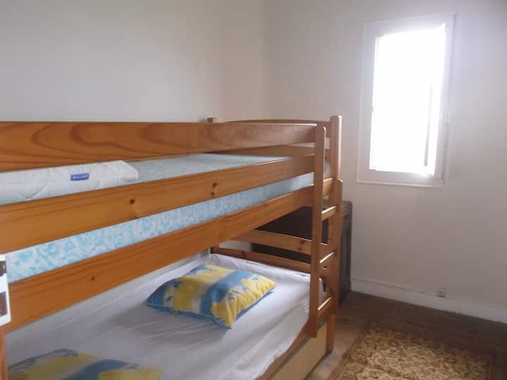 ห้องนอน 2 (Bedroom 2)