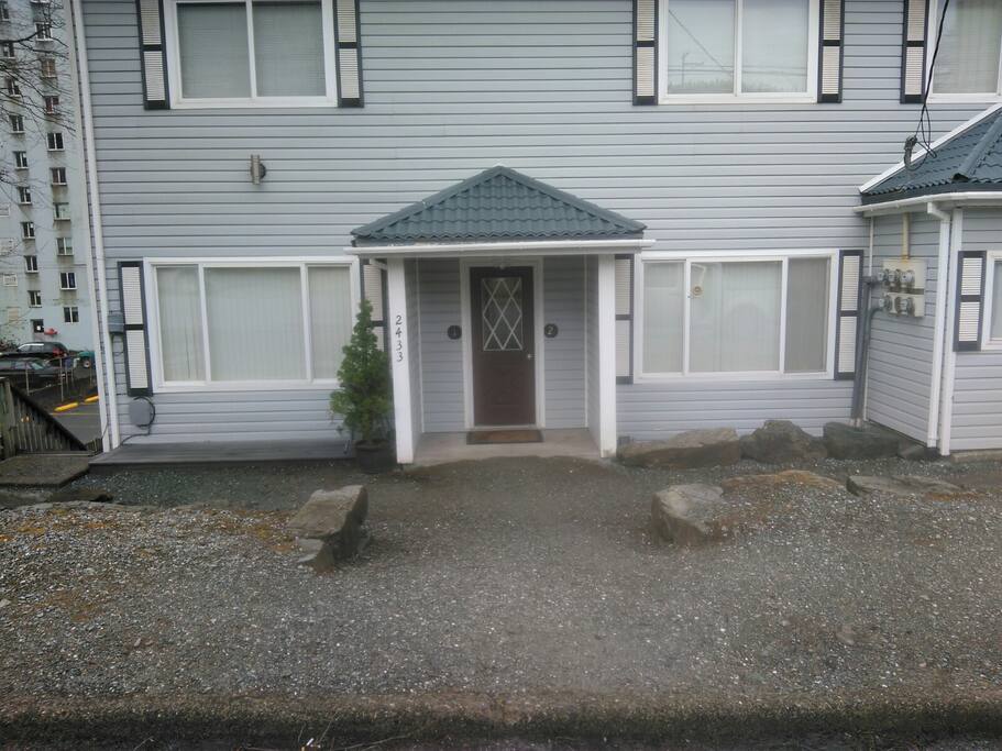 2433 1st Ave Entrance