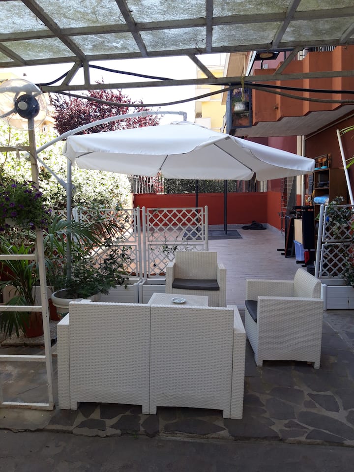 Central Rome, room on Gianicolo Hill