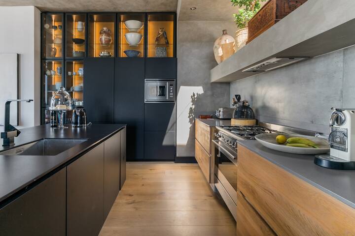 Gaze Across the Atlantic from a Glass-Walled Haven gallery image 5