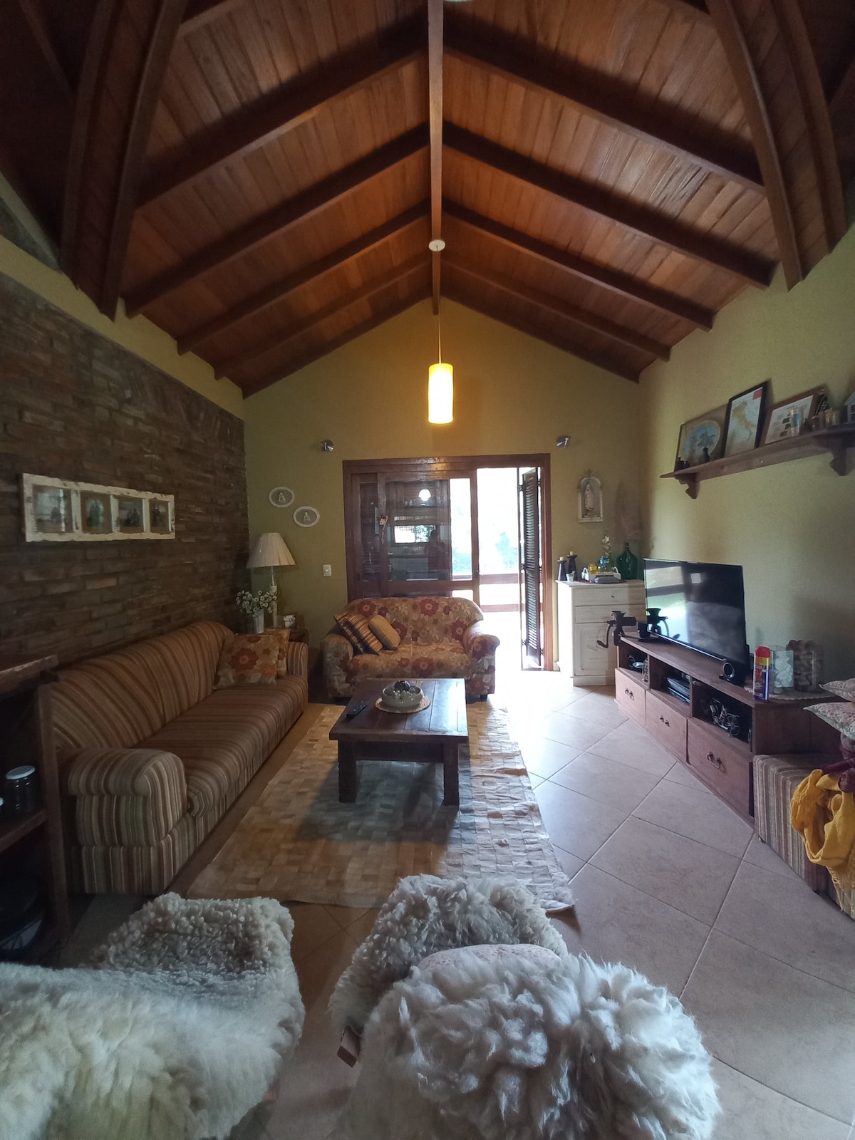 Beira do Rio dos Sinos со гурмански простор и приватност.
неверојатен поглед и директен пристап до недопрената природа. Уживајте во опуштање покрај реката или едноставно нуркање.