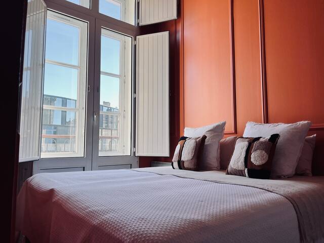 Somptueux appartement aux Grands-Hommes gallery image 3