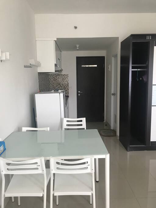 Meja makan/ table