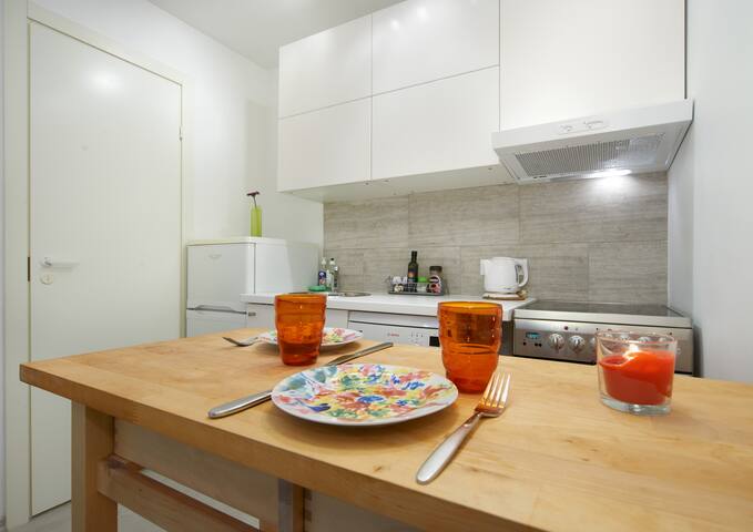 Cozy & Bright ground floor for Two