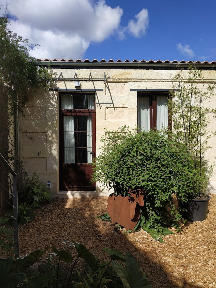 Cute garden studio.
L 'Échoppée Belle