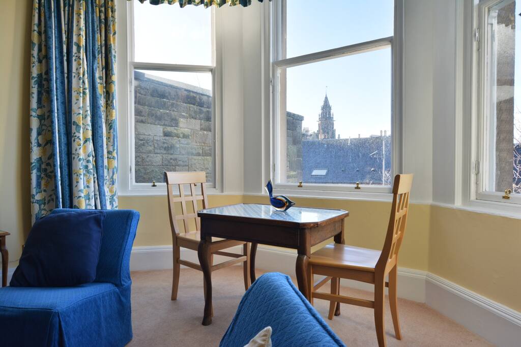 Large bay window and westward facing for afternoon sun